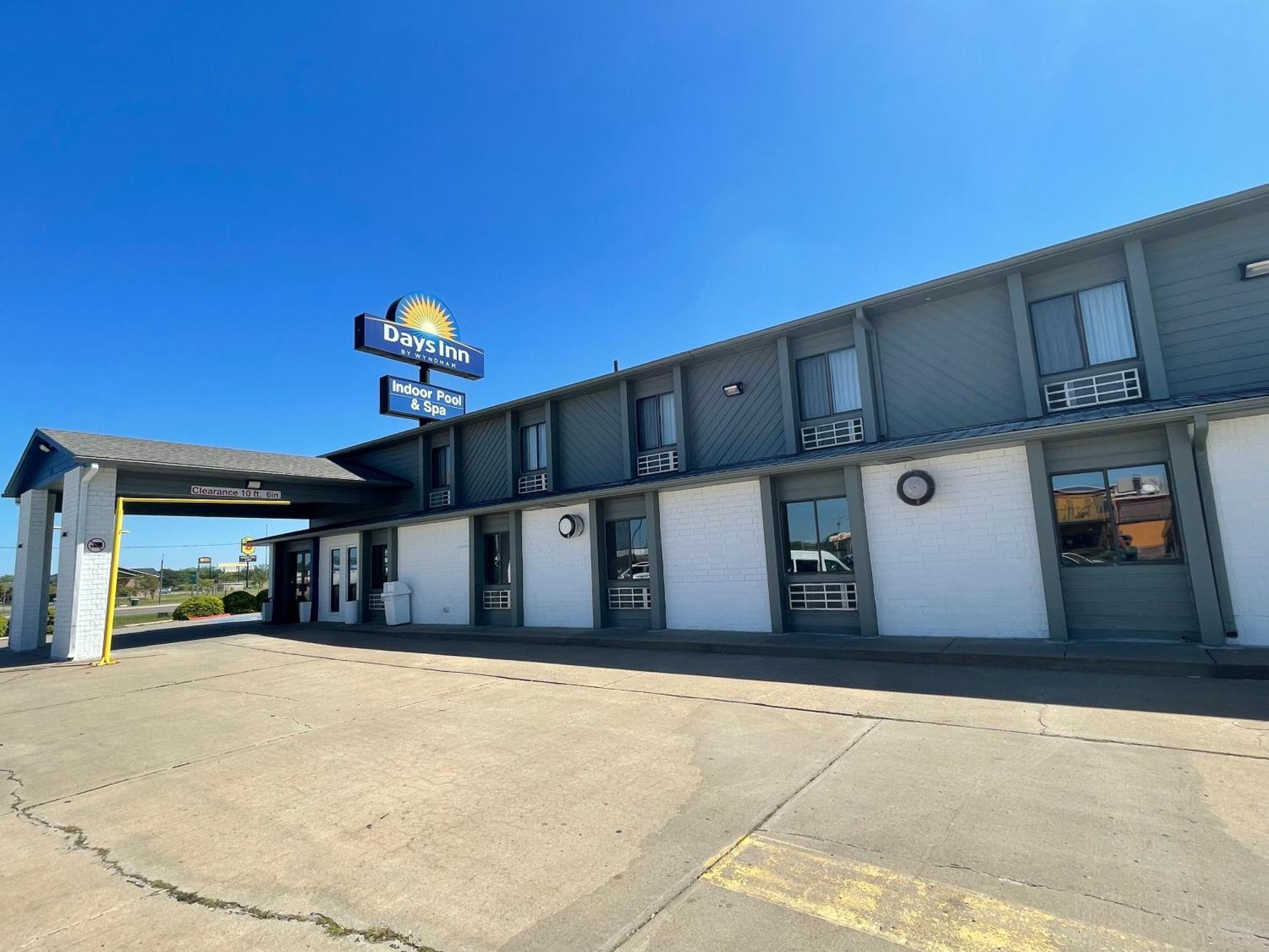 Days Inn By Wyndham Salina I-70 Exterior foto