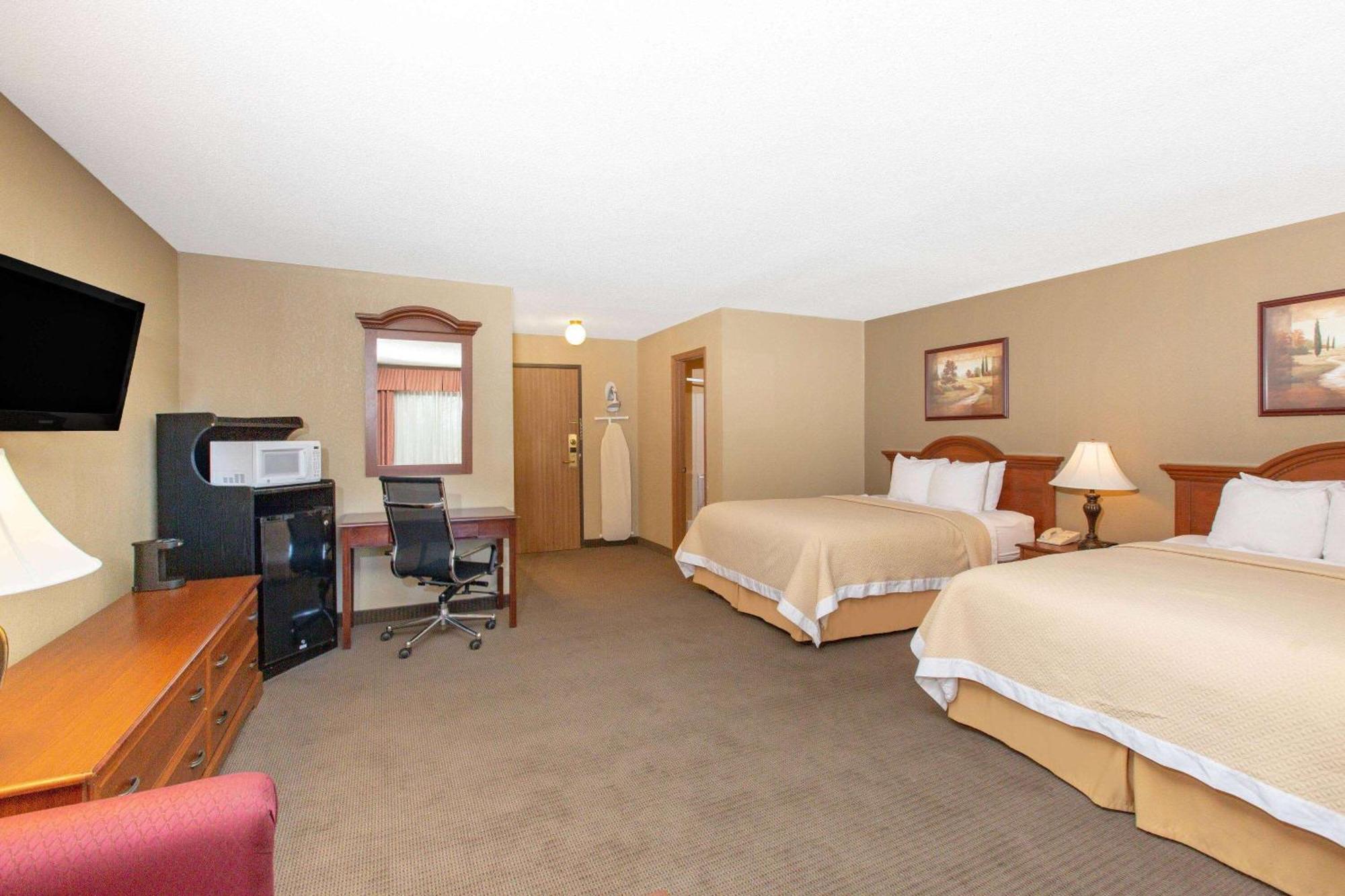 Days Inn By Wyndham Salina I-70 Exterior foto