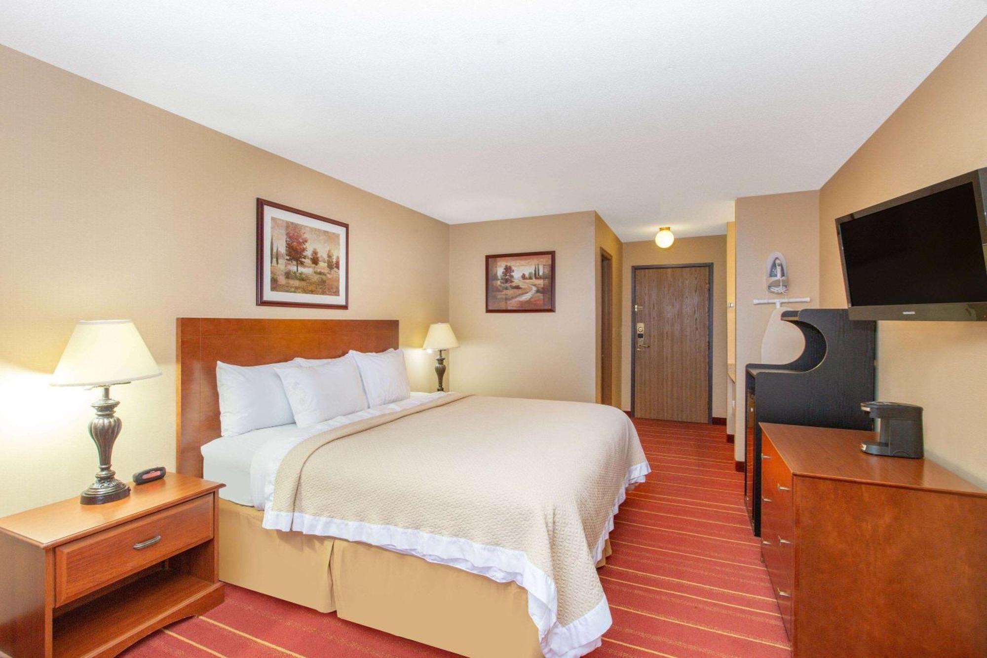 Days Inn By Wyndham Salina I-70 Exterior foto
